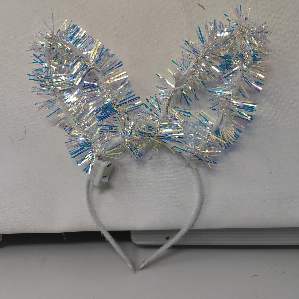 Diadema de conejo blanca con foquitos