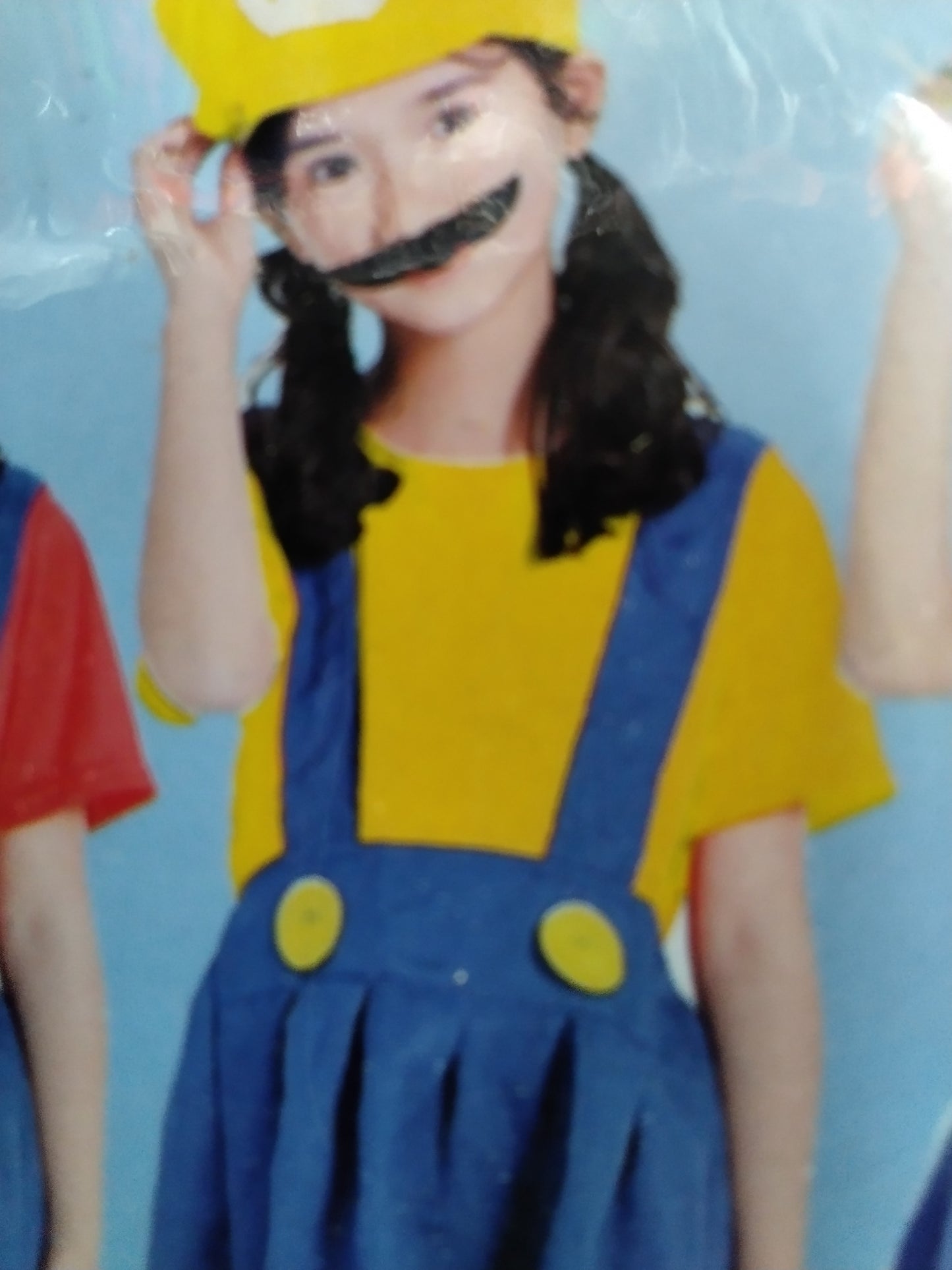 Niña plomera amarilla