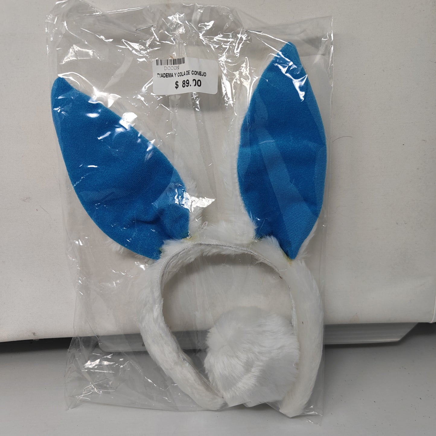 Diadema y cola de conejo